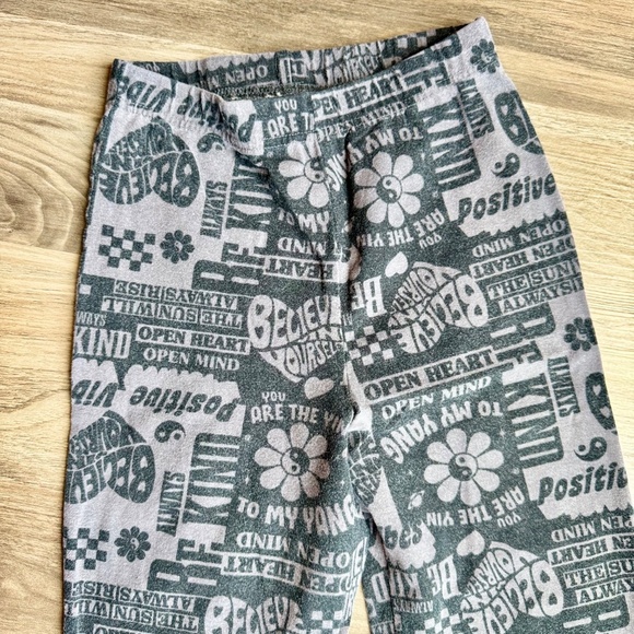 Zoe + Liv Positive Vibes Graphic Print Flare Leg Pants Black & Gray Size XS - Picture 6 of 10